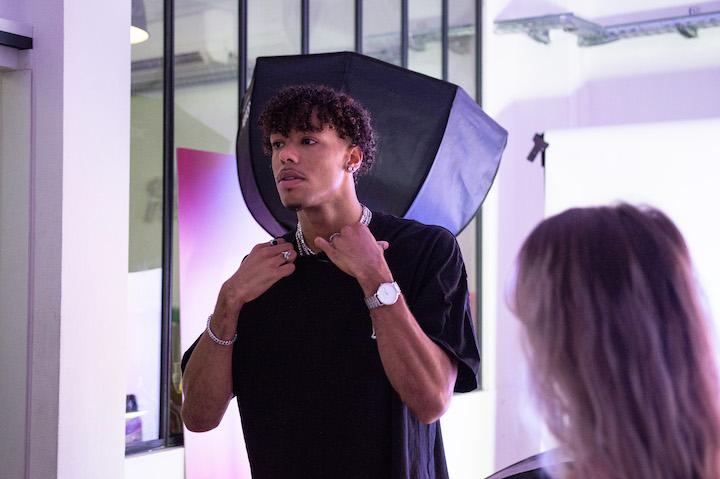 « Je veux dire aux jeunes qui n’ont pas encore fait leur coming out : c’est OK si aujourd’hui tu ne t’assumes pas. Le plus important est d’aller vers la lumière et d’essayer d’être une meilleure version de toi-même. » 