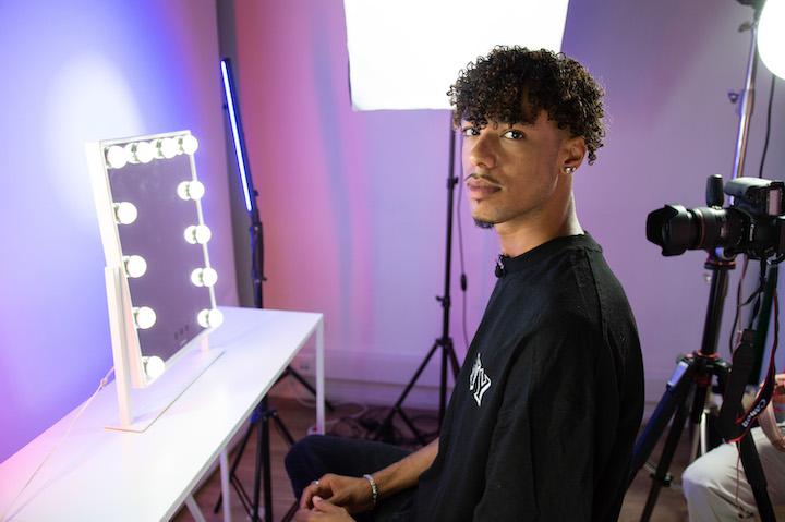 Le 21 juin 2023, la diffusion de La Villa n’est pas encore terminée que Geronimo tourne déjà une vidéo virale avec le studio de la marque de cosmétiques LGBT friendly Merci Handy, dans le 10e arrondissement de Paris