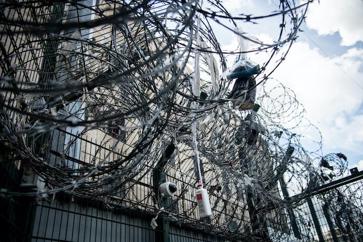 Pour les associations de défense des droits des détenus, les engagements pris par l'administration pénitentiaire ne sont pas suffisants