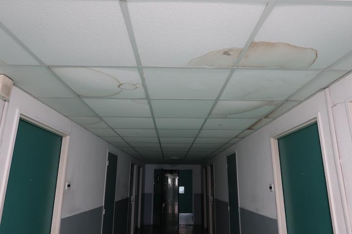 « Les logements étudiants sont faits avec du matériel bas de gamme, donc tout vieillit vite. On construit vite et pas cher », dénonce la députée Nupes-PS du 93 Fatiha Keloua-Hachi