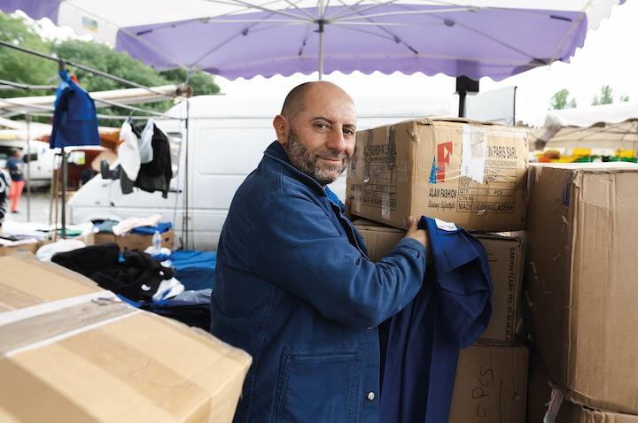 Kader et ses vêtements de travail