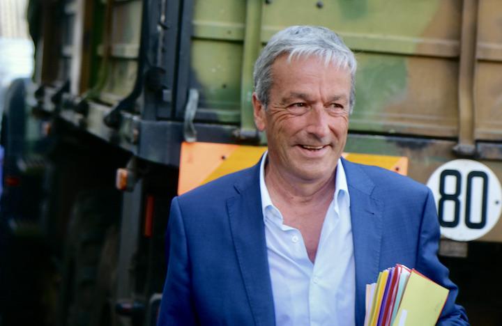 Le ministre délégué chargé des Outre-mer, Philippe Vigier a promis la distribution d'eau en bouteille