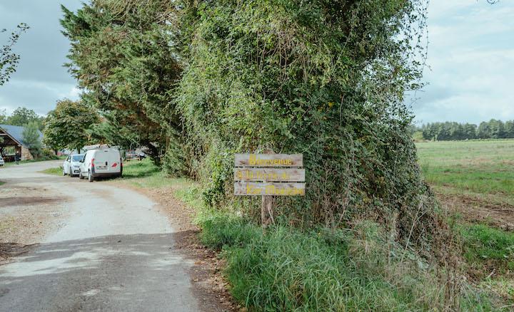 Bienvenue à la ferme de Ker Madeleine. Ouverte au printemps 2021, « c’est un sas de décompression entre un passé récent compliqué et un avenir incertain à préparer »