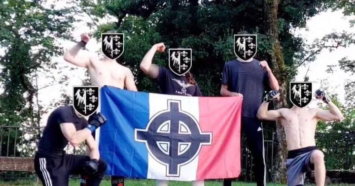 Photo des Vandal Besak à l'entraînement, publiée par Ilann F. Sur leurs têtes en guise d'anonymat : le symbole de la division Charlemagne