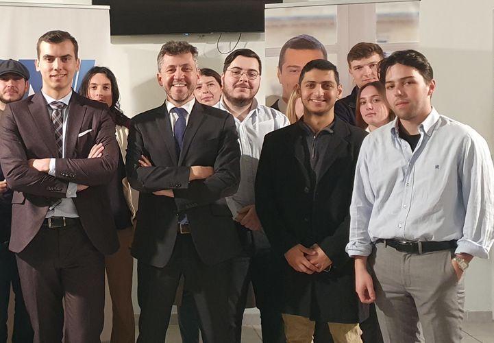 Pour le premier Forum du Sud, en février, le RNJ des Bouches-du-Rhône accueille Franck Allisio, député des Bouches-du-Rhône. De gauche à droite, chef de la section locale RN, Hélios C., Franck Allisio, Nicolas M., Ralph A., et tout à droite, Raphaël Ayma