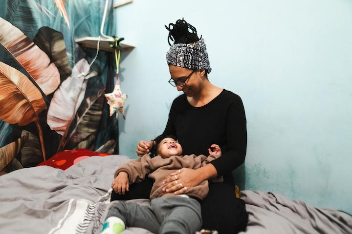 Annette, maman solo : « Dans mon dossier aux Lilas, j’ai directement indiqué que j’étais lesbienne, que je faisais un enfant toute seule et qu’il n’y avait pas de papa ou de conjoint. »