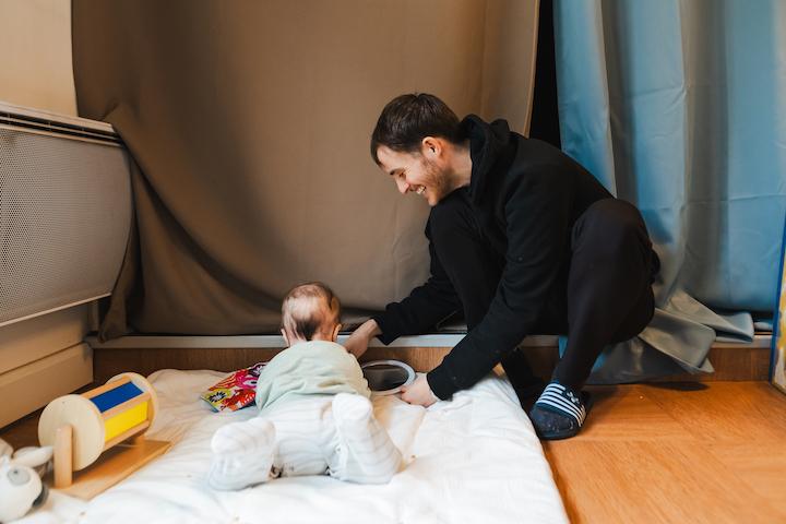 « C’est moi qui ai porté notre garçon », explique Isaac souriant