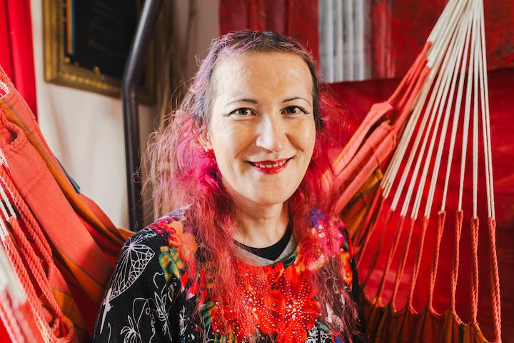 Bien connue dans le milieu LGBTQI+, Jena fait partie des militantes de la première heure pour l’adoption du projet de loi Bioéthique en France