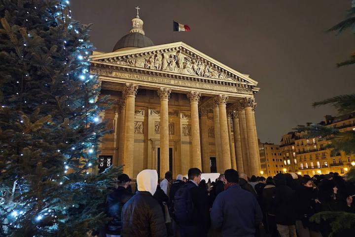Photo du rassemblement parisien d’extrême droite pour Thomas organisé devant le Panthéon le 1er décembre 2023.