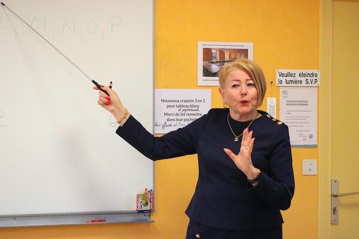 Arrivée en France il y a 36 ans, Doïna donne un cours de français hebdomadaire à ceux qui en ont besoin