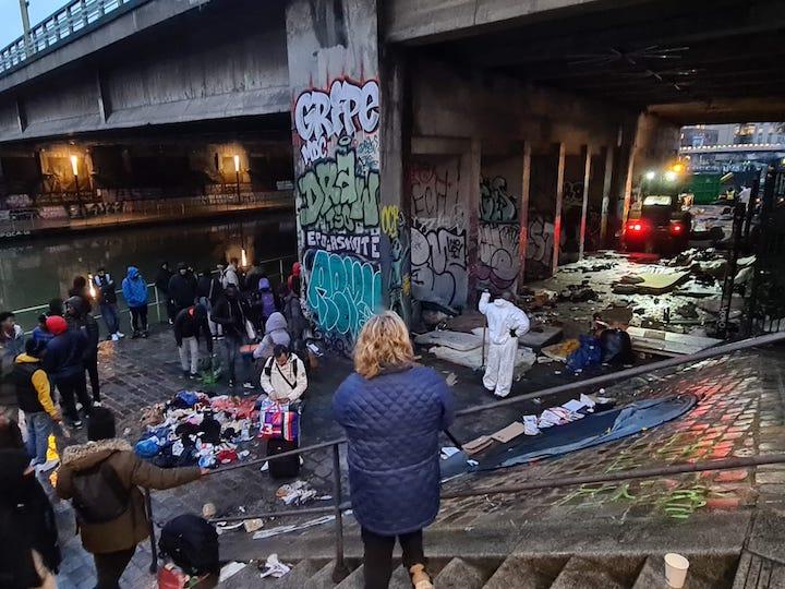 Selon les annonces du gouvernement, l'objectif est de « désengorger » l’hébergement d’urgence en Île-de-France. 