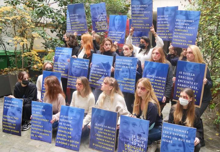 Nina Azamberti et Clémence Le Saint lors d'une action Némésis. Celle qui se fait surnommer : « Trastour » milite avec elle au sein de Némésis