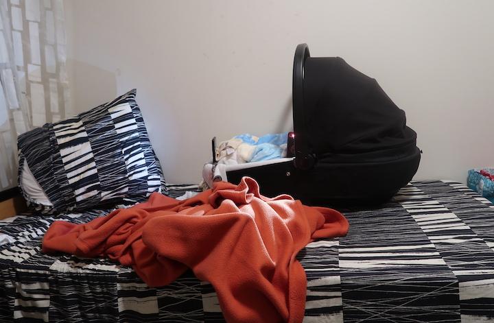 Coallia assure que « l’Huda a été pensé uniquement pour les hommes » et que « le public n’a commencé à se féminiser qu'à partir de 2021 ». Bien que cela fasse plus de deux ans, leurs chambres ne seraient toujours pas adaptées aux bébés. 