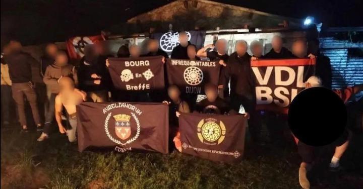 Les Vandal Besak ont de nombreuses amitiés avec d'autres groupes néonazis. En novembre 2022, ils rencontrent différentes bandes de la mouvance comme les Infréquentables Dijon, les néofascistes de Clermont Nationalistes, les Orléanais d'Aurelianorum Corda ou des militants de Bourg-en-Bresse. 