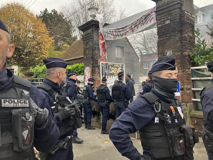 Parce qu’ils les empêchent d’atteindre leur chiffre d'affaires, les directions ont assigné les compagnons grévistes au tribunal, et ont obtenu la levée du blocage de l’activité