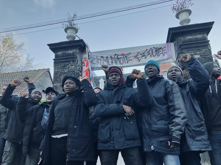 Depuis le début de l’été, des compagnons sans-papiers de plusieurs communautés Emmaüs du Nord sont en grève pour dénoncer des conditions de travail indignes