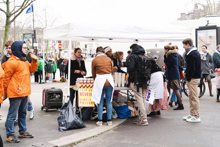 Un stand de « crêpes pour la vie » s'est installé.