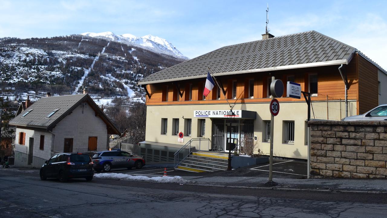 Dans les Alpes, la police abuse de son pouvoir pour expulser les exilés