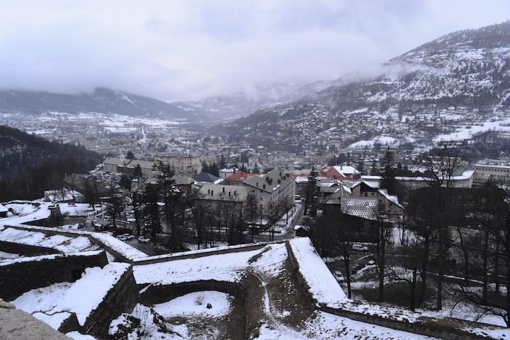 Les illégalités vis-à-vis du droit d'asile sont légion à la frontière, plus haut en altitude, aux alentours des cols de Montgenèvre (05) et de l’Échelle.