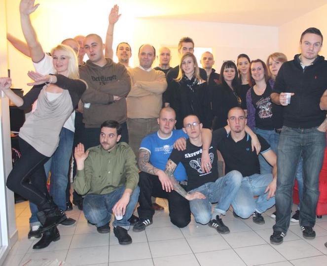 Pour cette photo de Pierre-Marie Bonneau aux côtés de membres des Jeunesses nationalistes de Toulouse et de militants du Bloc identitaire, l'avocat répond à StreetPress qu'il ne peut « pas être nazi. Je suis Français, pas Allemand ».
