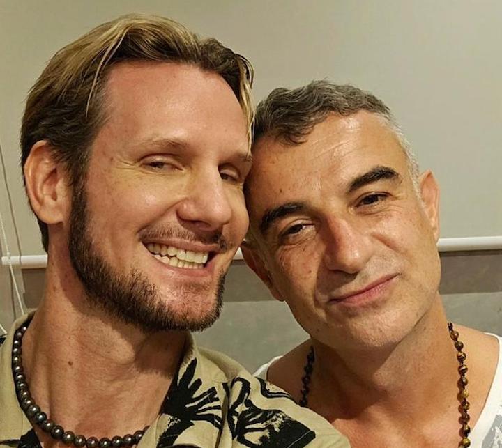 Depuis 2021, Cavalié est aussi actionnaire d’une société d’achat et de revente de bijoux, la « Maison Renou Cavalié ». Celle-ci est dirigée par François-Xavier Renou, un personnage au CV coloré : ancien candidat de Koh-Lanta