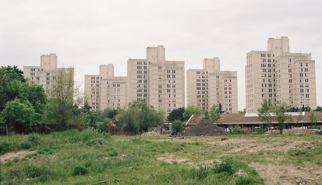 Ces banlieusards forcés de partir quand le métro arrive enfin chez eux