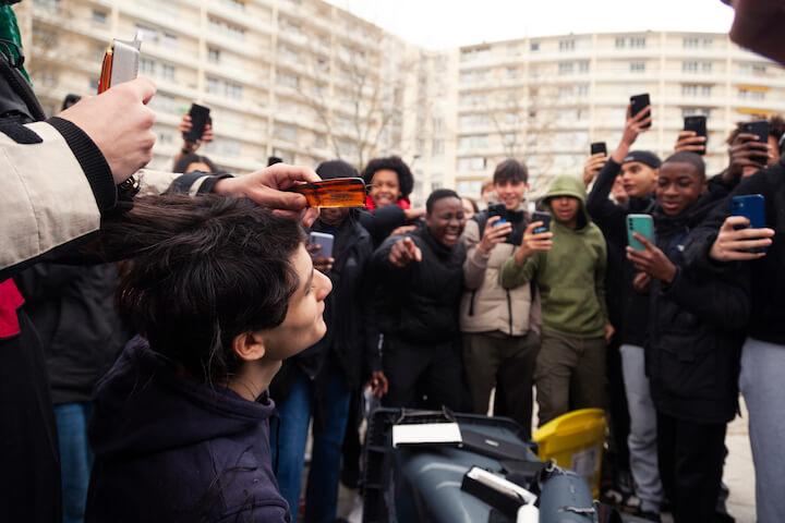 En plus des saucisses et des cheveux coupés, le groupe souhaite inspirer les jeunes à s’organiser eux-mêmes