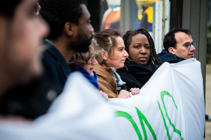 « [Priscillia] n’a pas changé », s’extasie Sandrine, son amie et ancienne collègue de la BNP : « Quand il y avait des problèmes avec la hiérarchie ou que les salariés se plaignaient de nos conditions, c’était elle qui allait résoudre les conflits ».
