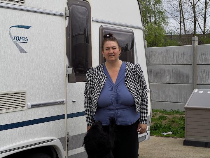 En novembre 2022, Cindy a été expulsée de l'aire d'accueil de Seclin, sa petite fille sous le bras