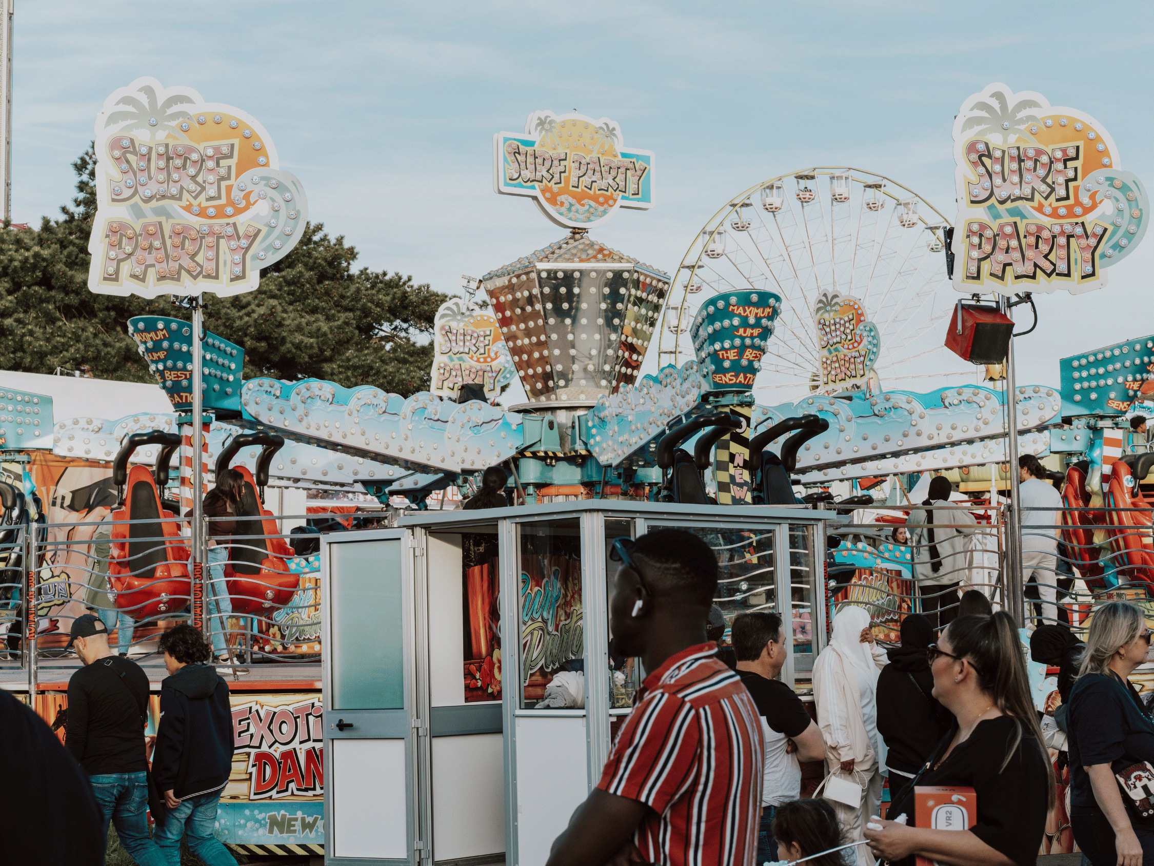 La foire du trône a été déplacée en 1964 sur la pelouse piétinée de Reuilly