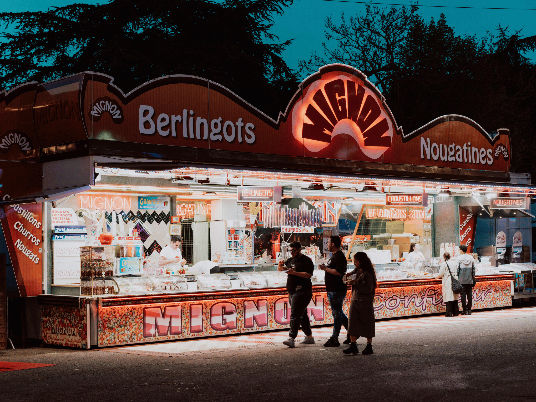 Née en 957, la fête foraine millénaire est initialement installée Place de la Nation (11e), anciennement baptisée Place du trône – d’où son nom