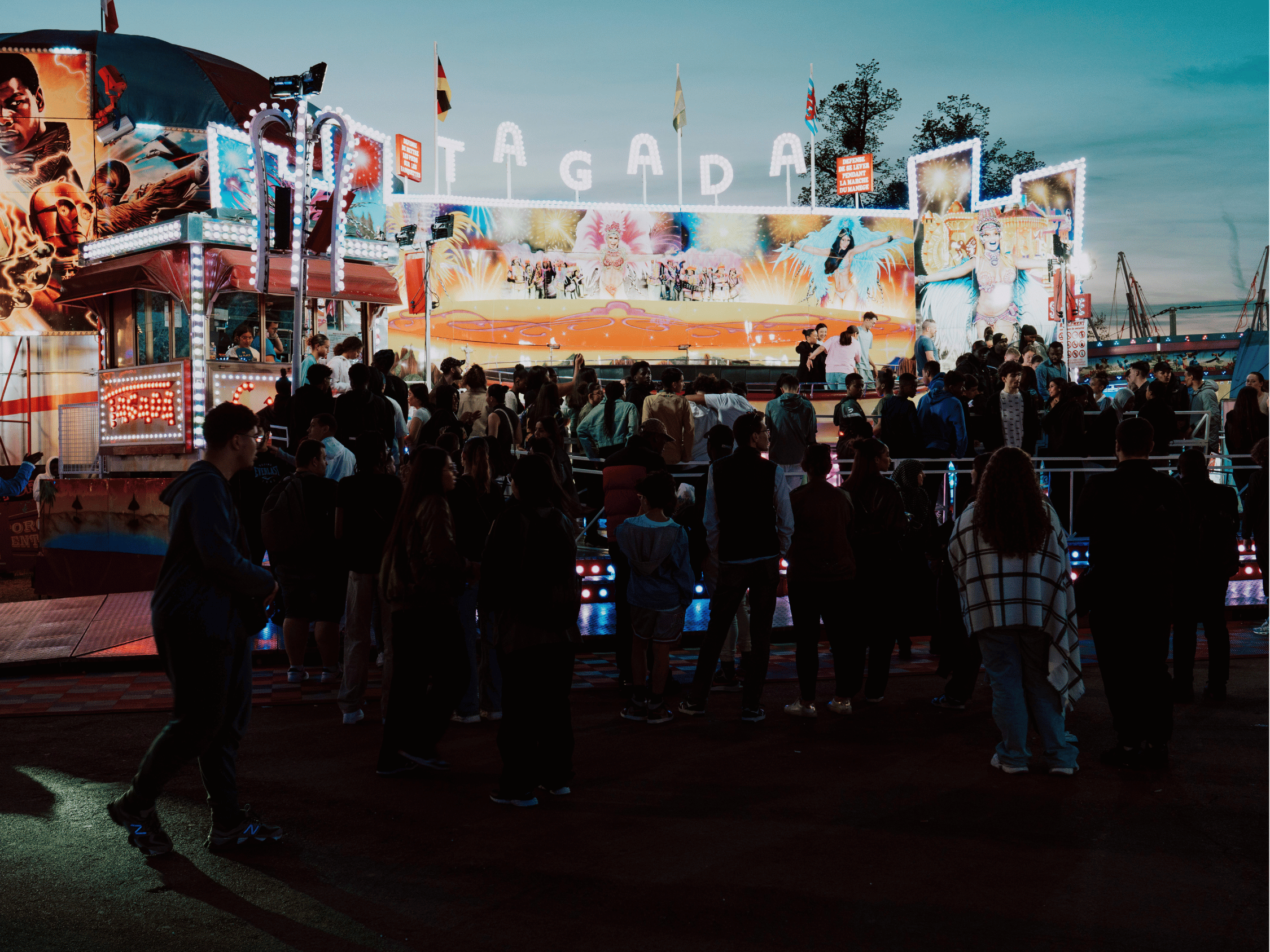 Les deux petites alpaguent tout le monde dans un seul but : récolter assez pour faire le bateau pirate et l’iconique Tagada
