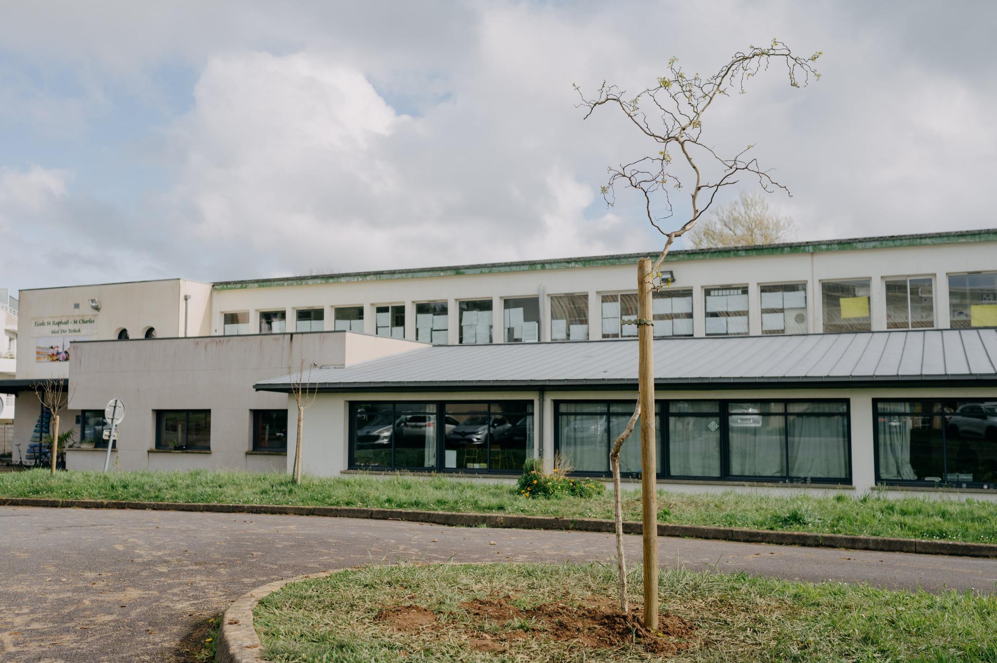 Derrière les tags « islamistes » dans une école de Quimper, des cambrioleurs qui voulaient « nuire aux musulmans »