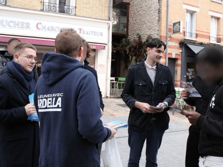 Le 20 avril, Jayson P. (au centre) était sur les marchés rémois pour tracter en faveur de Jordan Bardella en vue des élections européennes