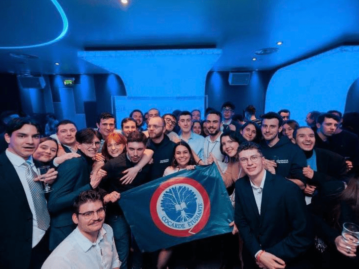 Sur cette photo prise le 27 janvier 2024, Jayson P. (tout à gauche) fête le lancement des Jeunes avec Bardella aux côtés d'Edouard Bina de la Cocarde ou Pierre-Romain Thionnet, boss du RNJ.