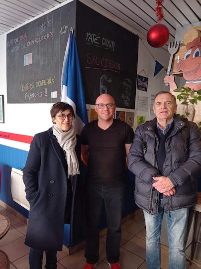 De gauche à droite : La députée Lisette Pollet, Ludovic Reynier, un des deux dirigeants du troquet et l'ancien collaborateur parlementaire