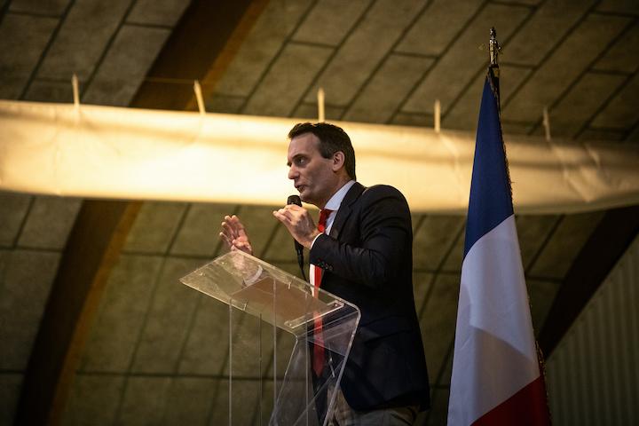 « Franchement, on nous traite de complotistes, mais moi je pense que ça veut juste dire qu’on a raison trois à six mois avant les autres. »