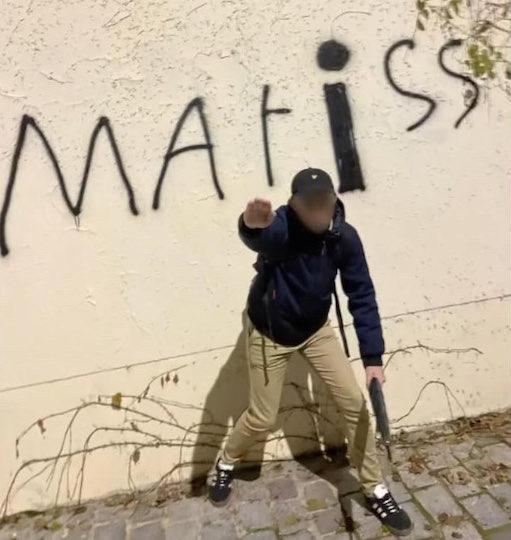 Leur leader, Matis A., surnommé « Pchit », est même un adepte du salut nazi, comme le montre cette photo postée sur Instagram par un de ses amis à l’automne 2023