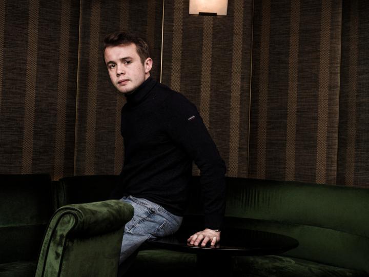 Au fil de ses années, Stanislas Rigault a enchaîné les mentors d'extrême droite : le maire Jacques Bompard, le conseiller Patrick Buisson et enfin Eric Zemmour.