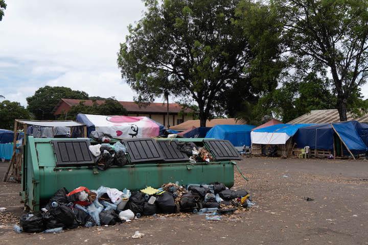 Plus de 350 demandeurs d’asile vivent dans des conditions « complètement insalubres »