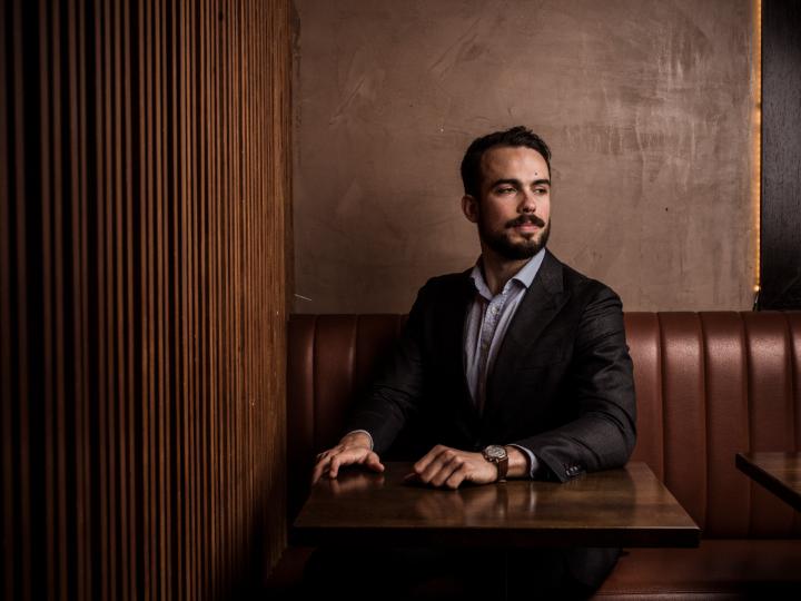 Face à tous ses liens avec les radicaux, côtoyés ou présents aux forums RNJ, Thionnet assure comme ses aînés du FN : plus jamais 