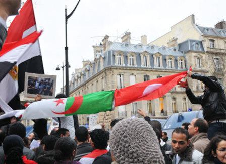 Paris : des Tunisiens, des Algériens ou des Marocains, avec les Egyptiens contre Moubarak