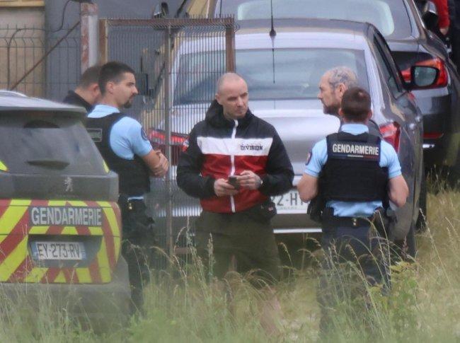 Les néonazis Tomasz Szkatulski et Jérémy Flament sont ceux qui ont discuté avec les bleus lors de leur passage. S'ils ont peut-être pu constater les nombreux tatouages suprémacistes sur les deux hommes, les pandores n'ont pas annulé le rassemblement.