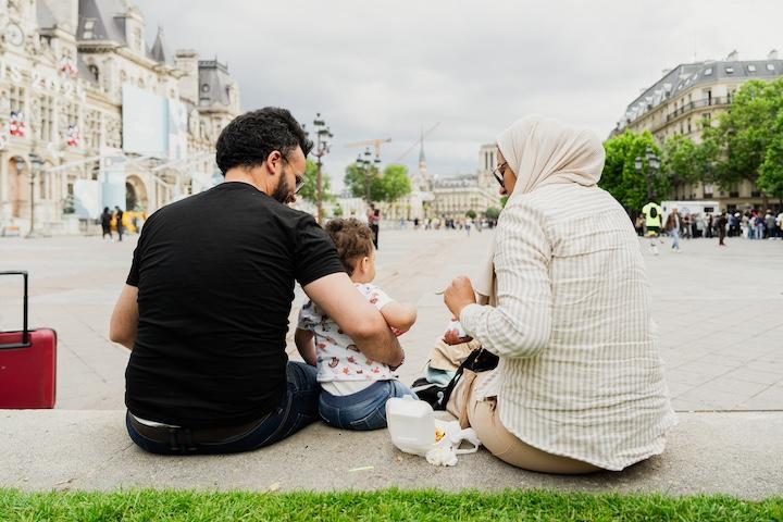 Sabri, Khaoula et leur fils de deux ans, Abdallah, attendent des nouvelles de leur régularisation