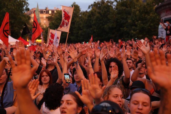 100.000 internautes ont également suivi les cinq heures de direct vidéo depuis chez eux