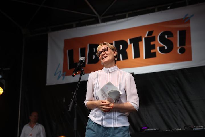 L’actrice et réalisatrice Judith Godrèche a pris la parole lors du rassemblement contre l'extrême droite ce jeudi 27 juin