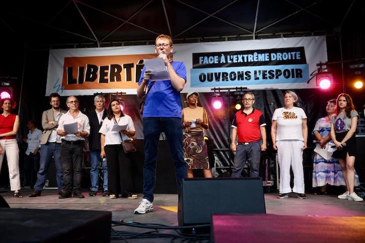 Mathieu Molard, co-rédacteur en chef de StreetPress, comme d'autres journalistes présents, a témoigné des menaces et des violences commises par l'extrême droite envers la presse et ses journalistes