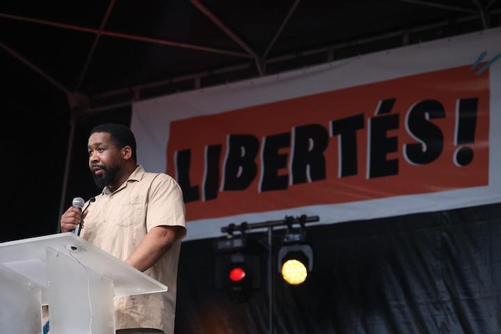 Michel Zecler, producteur de musique qui avait été passé à tabac par plusieurs policiers dans son studio à Paris, a également pris la parole.