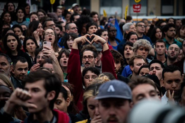 La foule a rempli la place de la République pour cinq heures de concerts et de prises de parole.