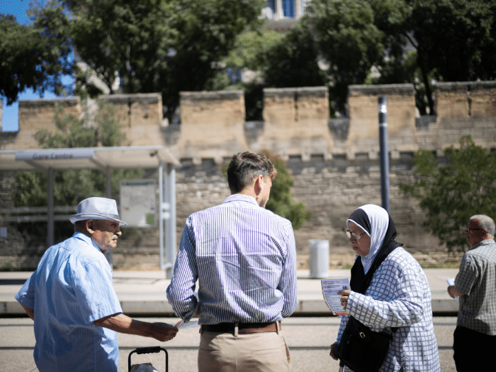 « On doit combattre l'extrême droite partout où elle se trouve, même à l’Assemblée nationale », tonne Raphaël Arnault mardi 2 juillet 2024, en pleine campagne d’entre-deux-tours à Avignon